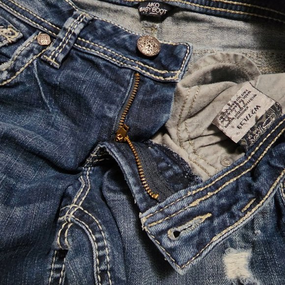 Silver Aiko Dark Wash Distressed Low Rise Baby Bootcut Jeans - Picture 4 of 6